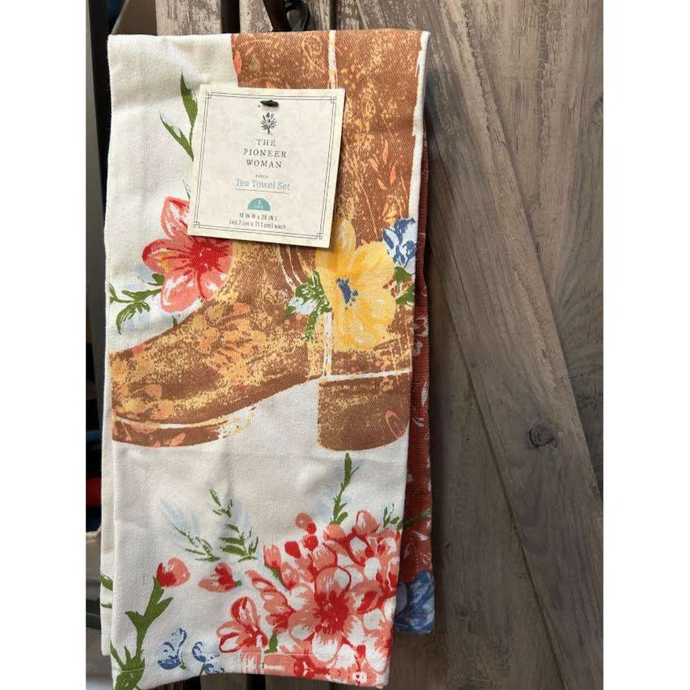 NEW Pioneer Woman Ranch Kitchen Towels Boots 2-pc  Cowboy Boot Floral 18X28 Gift
